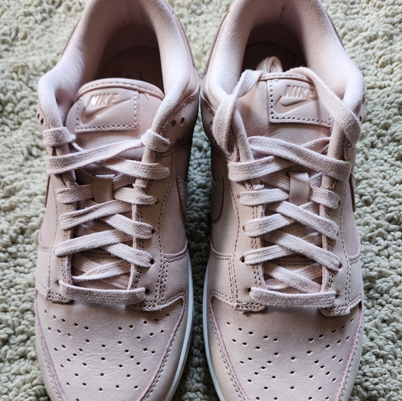 Wmns Nike Dunk Premium Low Soft Pink Brand New Sz 8 - Picture 4 of 10